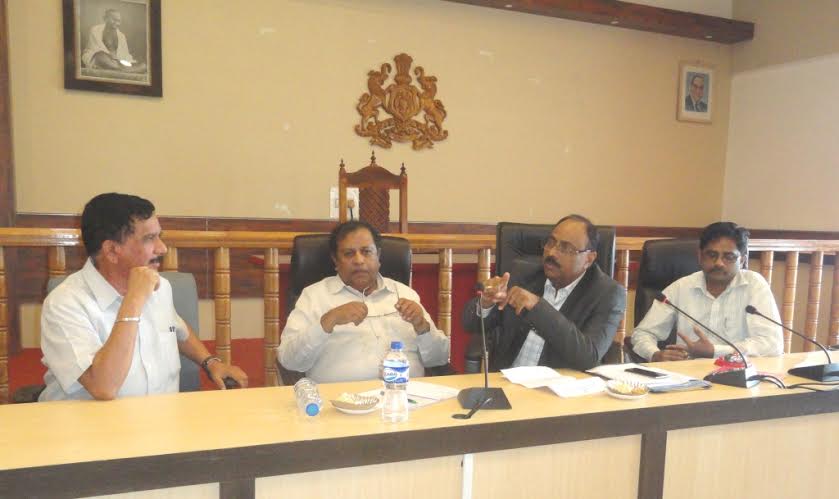 ಮೂಲನಿವಾಸಿ ಗಿರಿಜನರಿಗೆ ಬಿಪಿಎಲ್ ಪಡಿತರ ಚೀಟಿ ನೀಡಿ: ಕುಂಜಪ್ಪ ಸೂಚನೆ